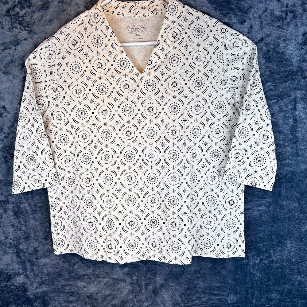 UltraSofts Women's Petite PXL White Blue Geometric V-Neck 3/4 Sleeve Knit Top